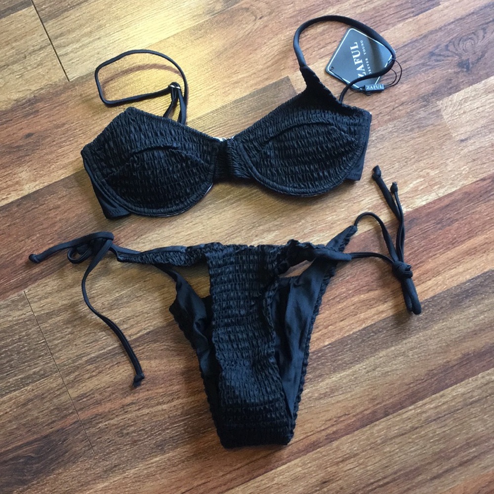 Zaful Smocked Tie Underwire Bikini Swimsuit